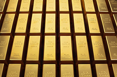 Gold Extends Its Slide With a 2,200 Rupee Drop Per Tola