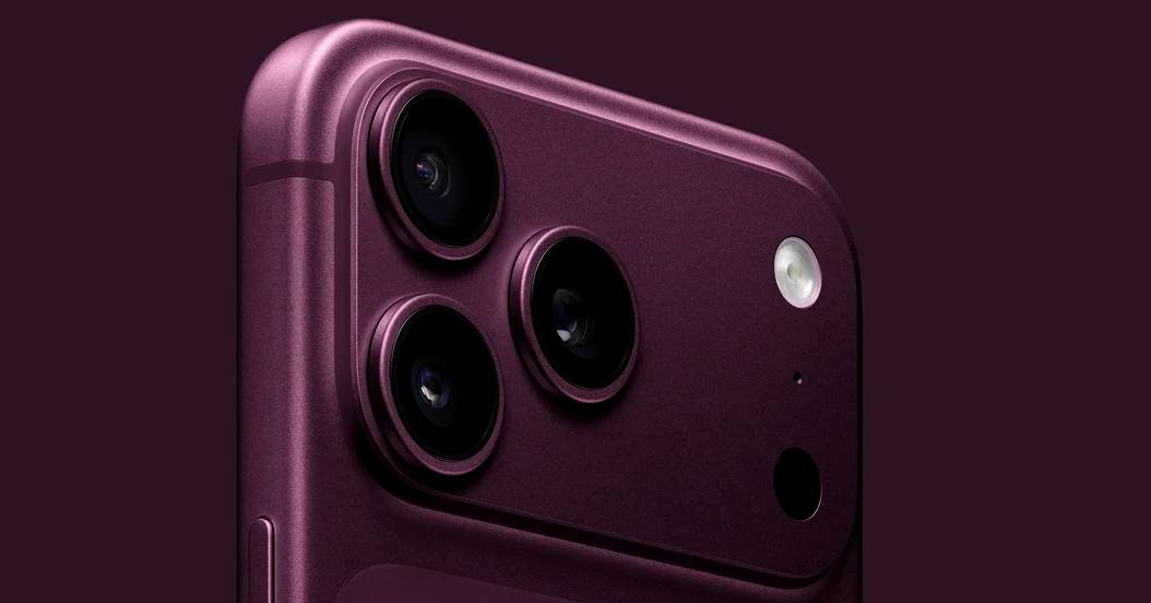 Burgundy iPhone 18 Pro Owners Report Fading Around the Camera